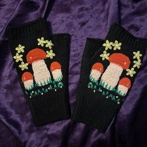 Mushroom Gloves 🍄